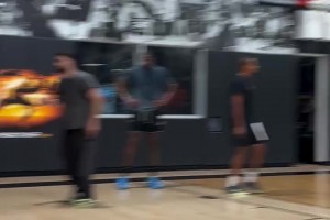 赫尔城vs埃弗顿免费直播高清_赫尔城vs埃弗顿在线直播免费观看_赫尔城vs埃弗顿全场录像继续打磨投篮！沃特森进行接球三分投射训练 杜兰特出镜