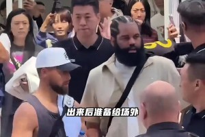 博洛尼亚vs弗罗西诺内高清回放_博洛尼亚vs弗罗西诺内直播今日免费_博洛尼亚vs弗罗西诺内直播回放库里还是非常关心球迷的安全，维持好秩序再签名！！